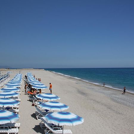 Club Esse Aquilia Beach Village Badolato Marina Exteriör bild