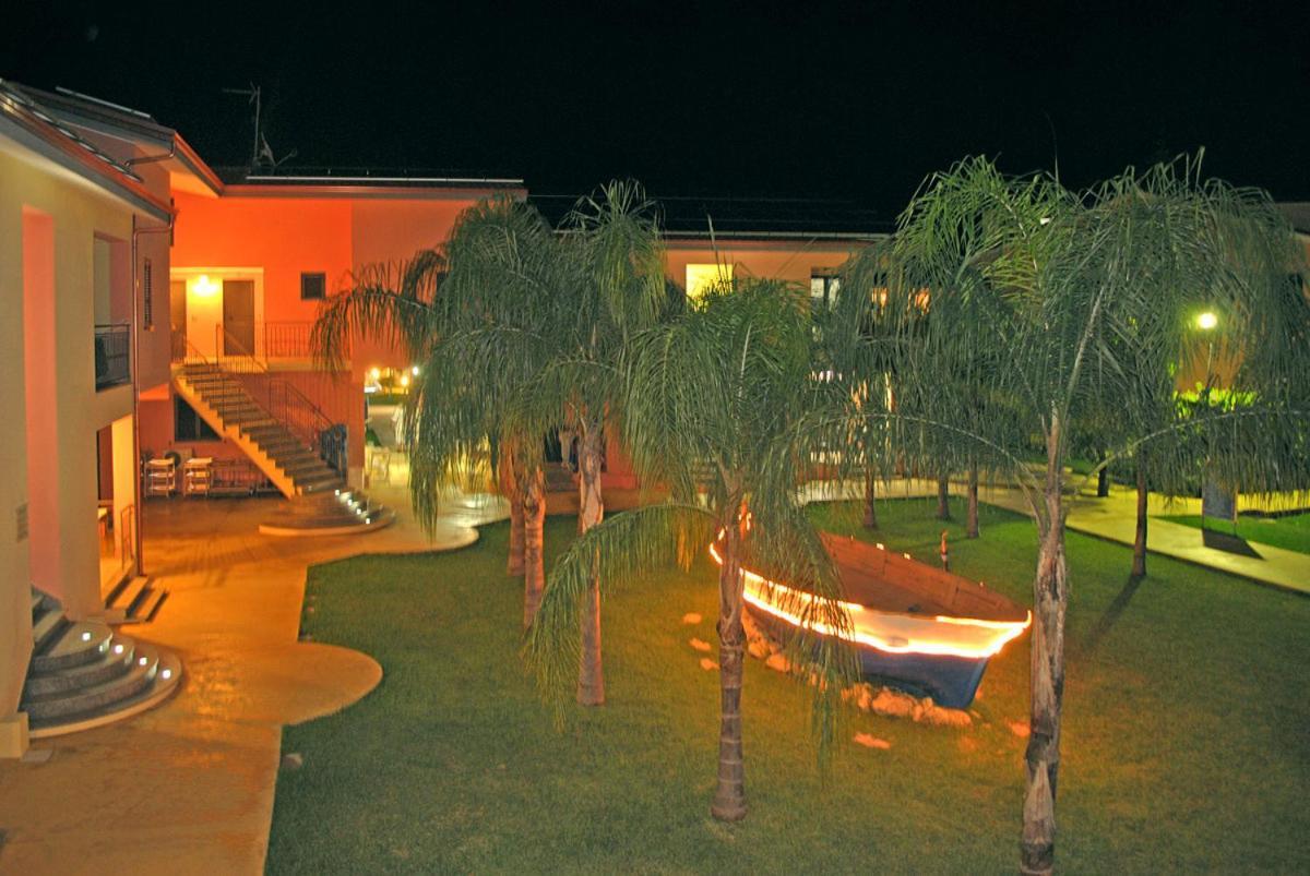 Club Esse Aquilia Beach Village Badolato Marina Exteriör bild