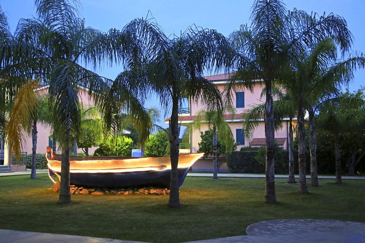 Club Esse Aquilia Beach Village Badolato Marina Exteriör bild