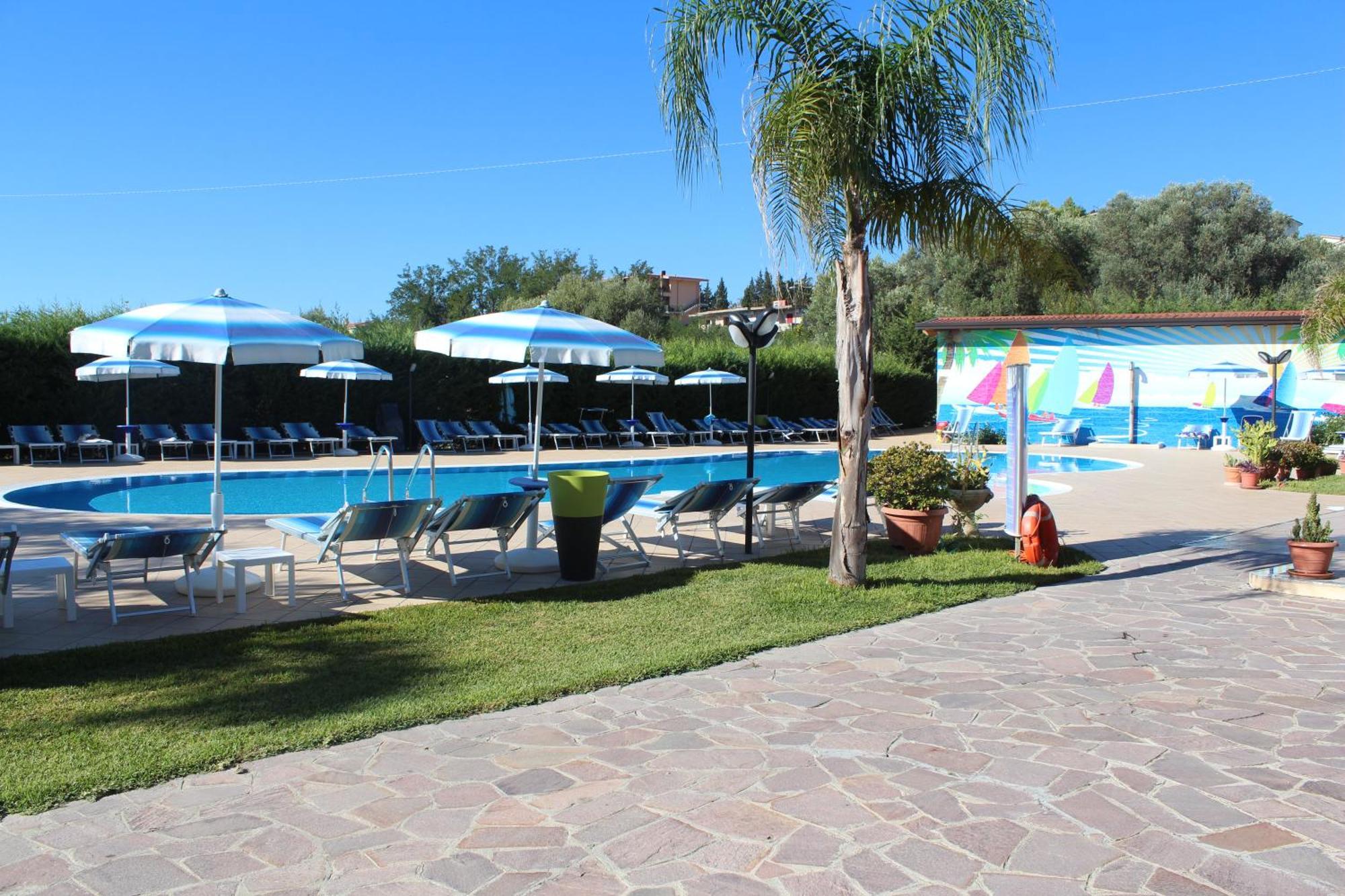 Club Esse Aquilia Beach Village Badolato Marina Exteriör bild