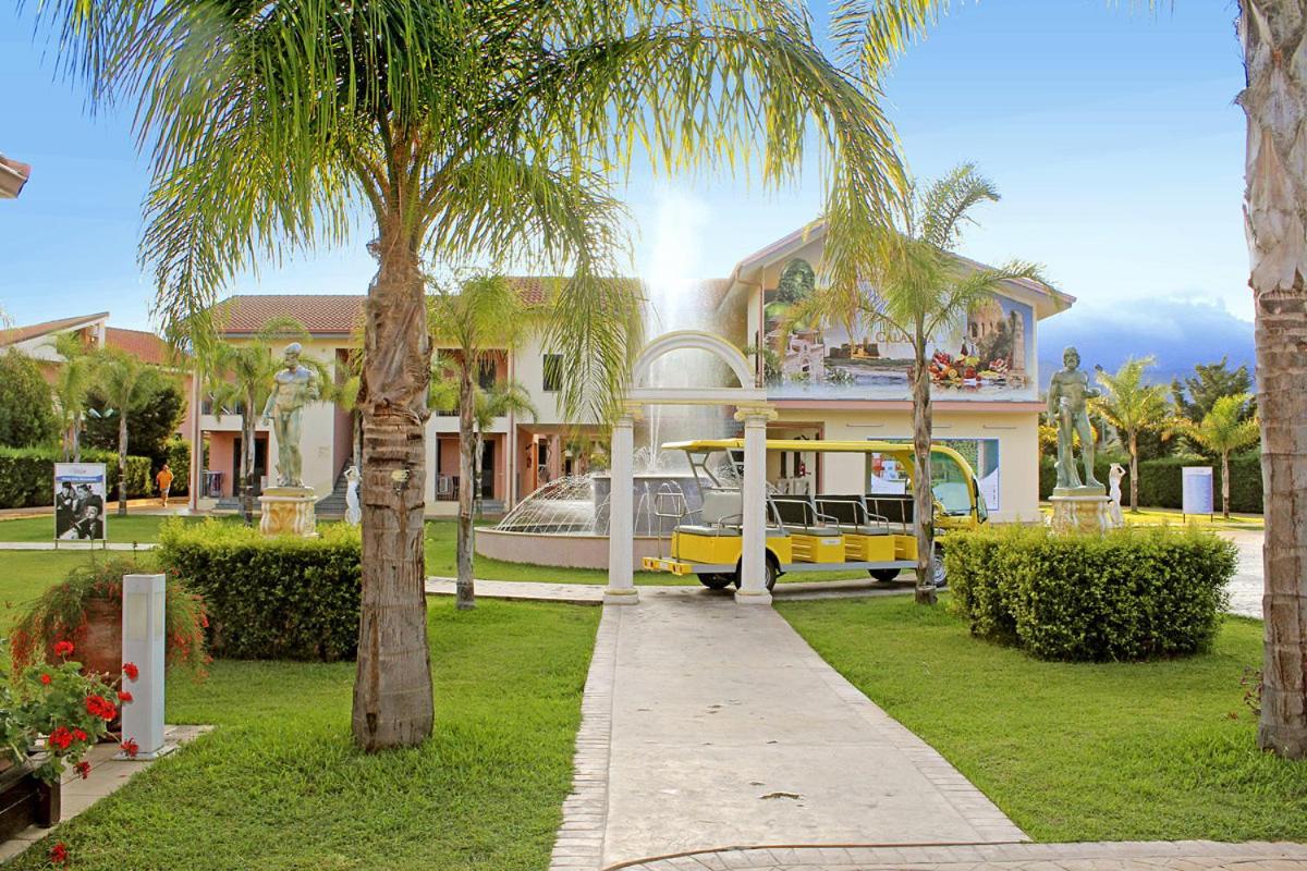 Club Esse Aquilia Beach Village Badolato Marina Exteriör bild