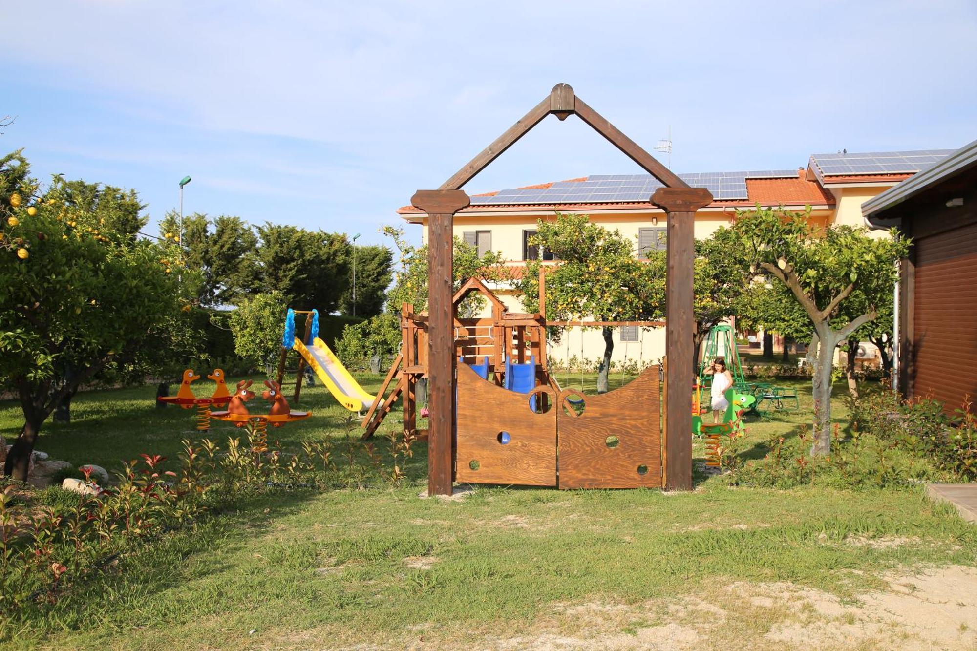 Club Esse Aquilia Beach Village Badolato Marina Exteriör bild