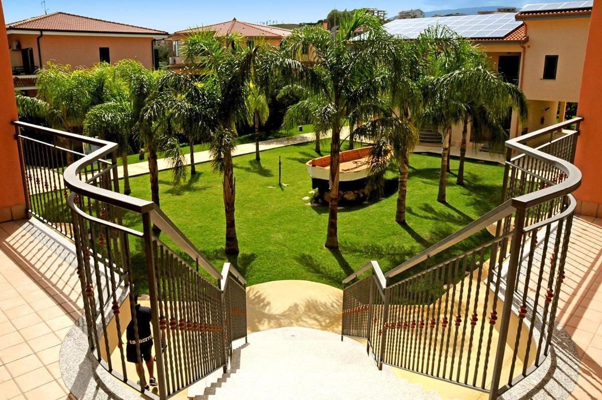Club Esse Aquilia Beach Village Badolato Marina Exteriör bild