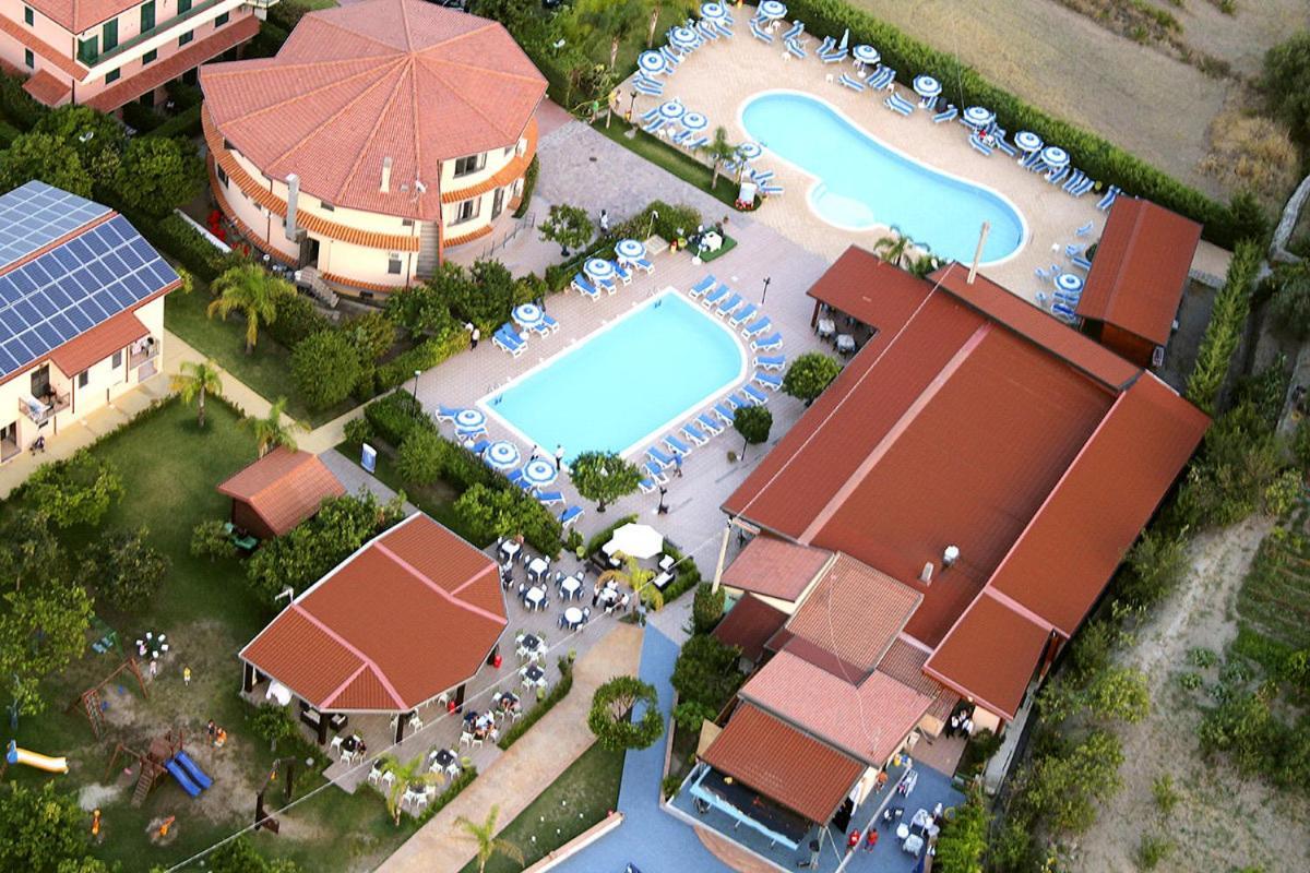 Club Esse Aquilia Beach Village Badolato Marina Exteriör bild