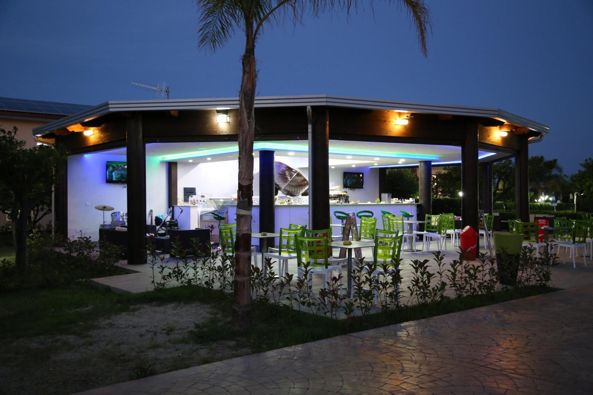 Club Esse Aquilia Beach Village Badolato Marina Exteriör bild